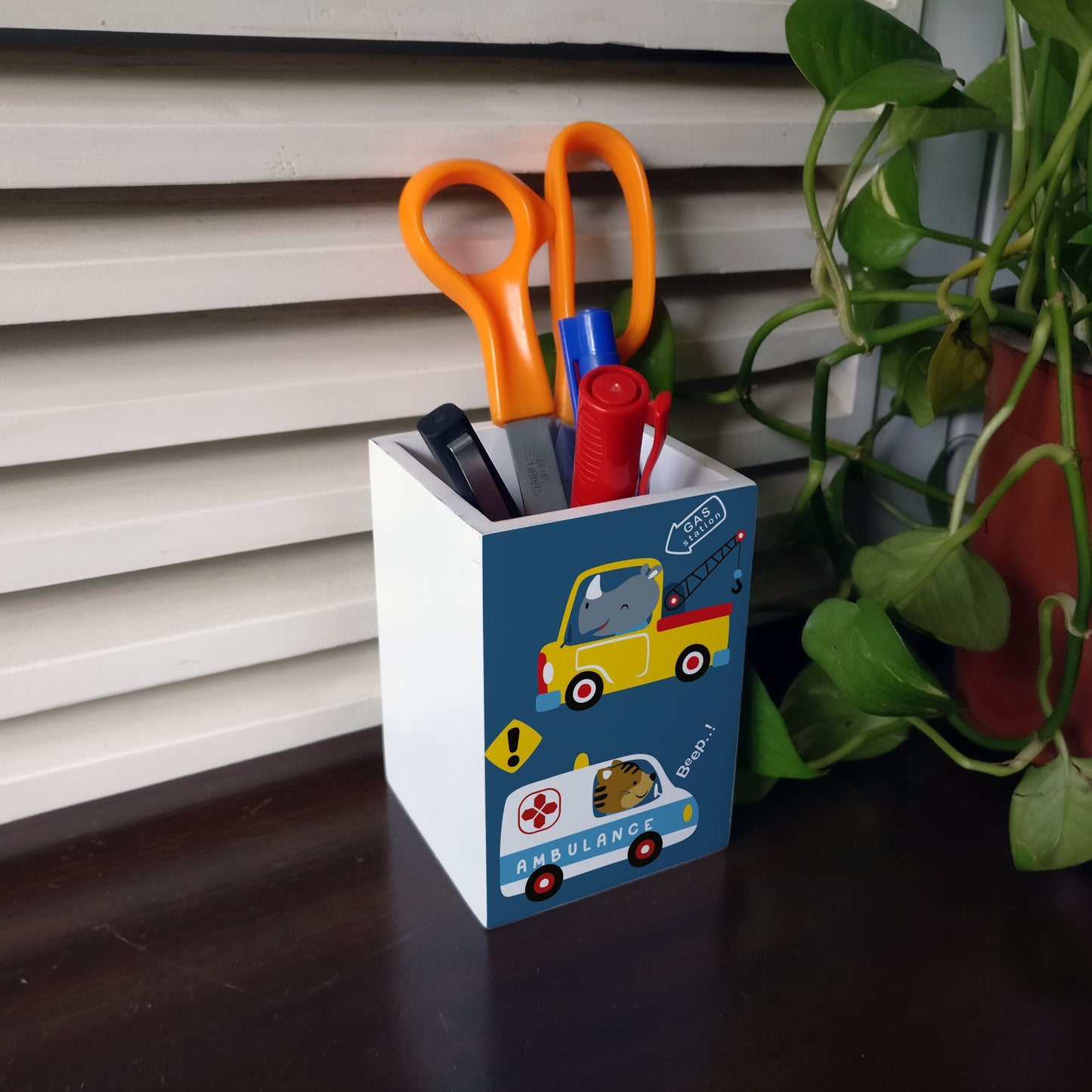 Animal Driver Pen Stand