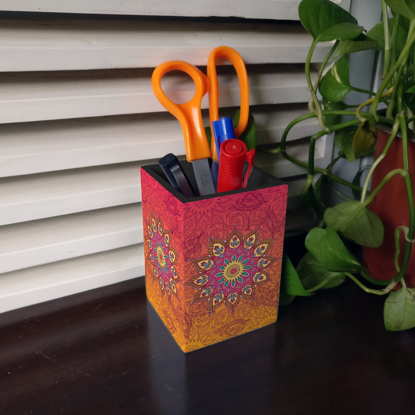 OrangeMandal Pen Stand
