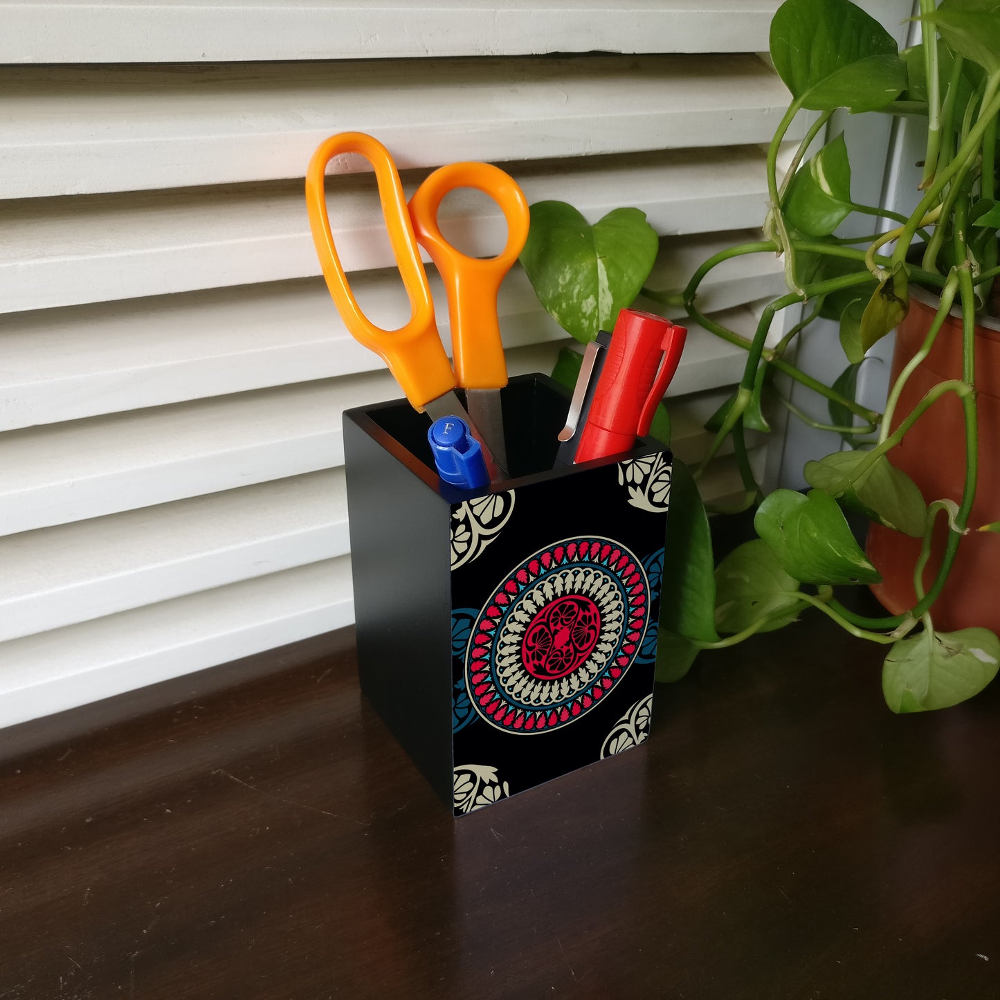 BlackMandala Pen Stand