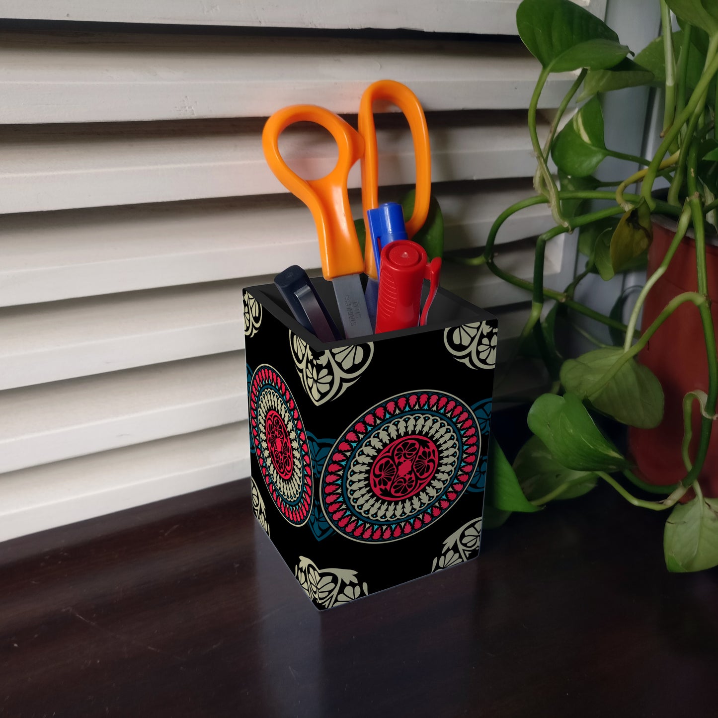 BlackMandala Pen Stand
