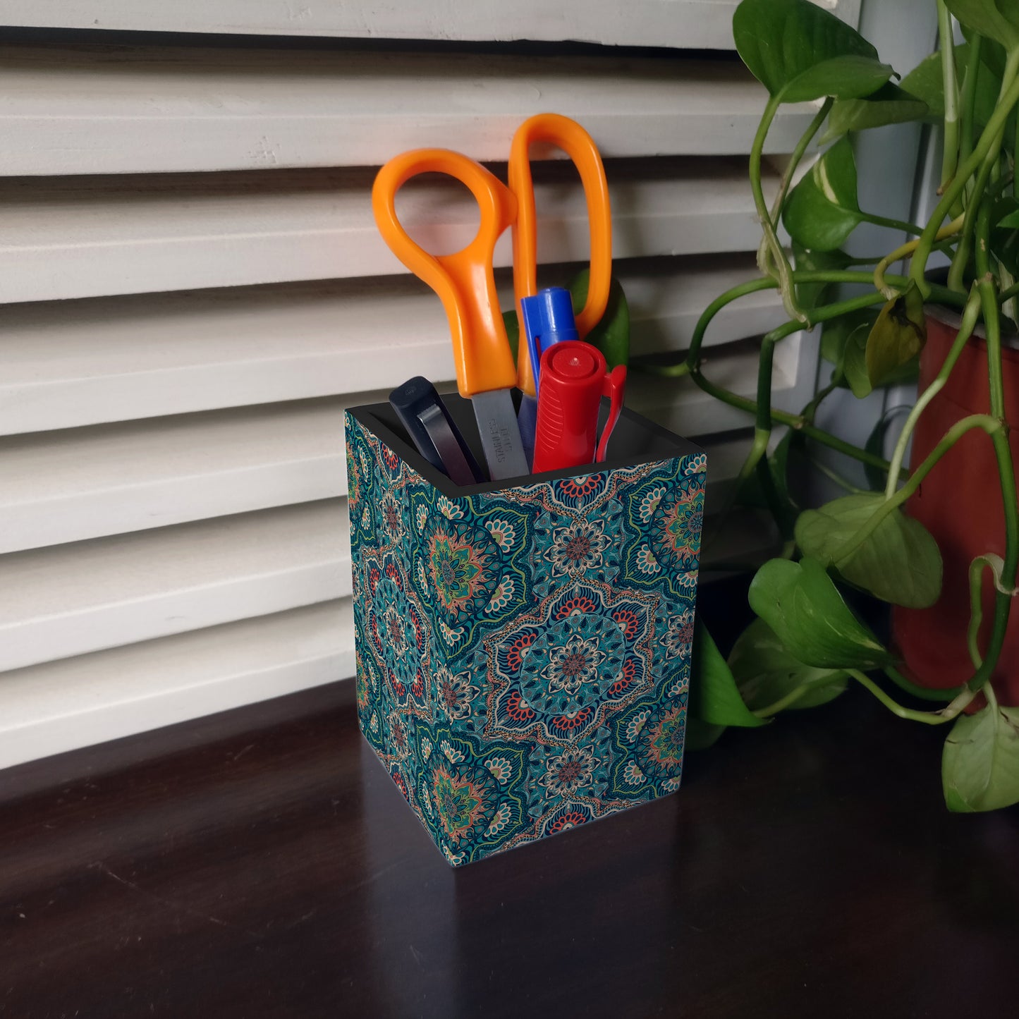Sheesha Pen Stand
