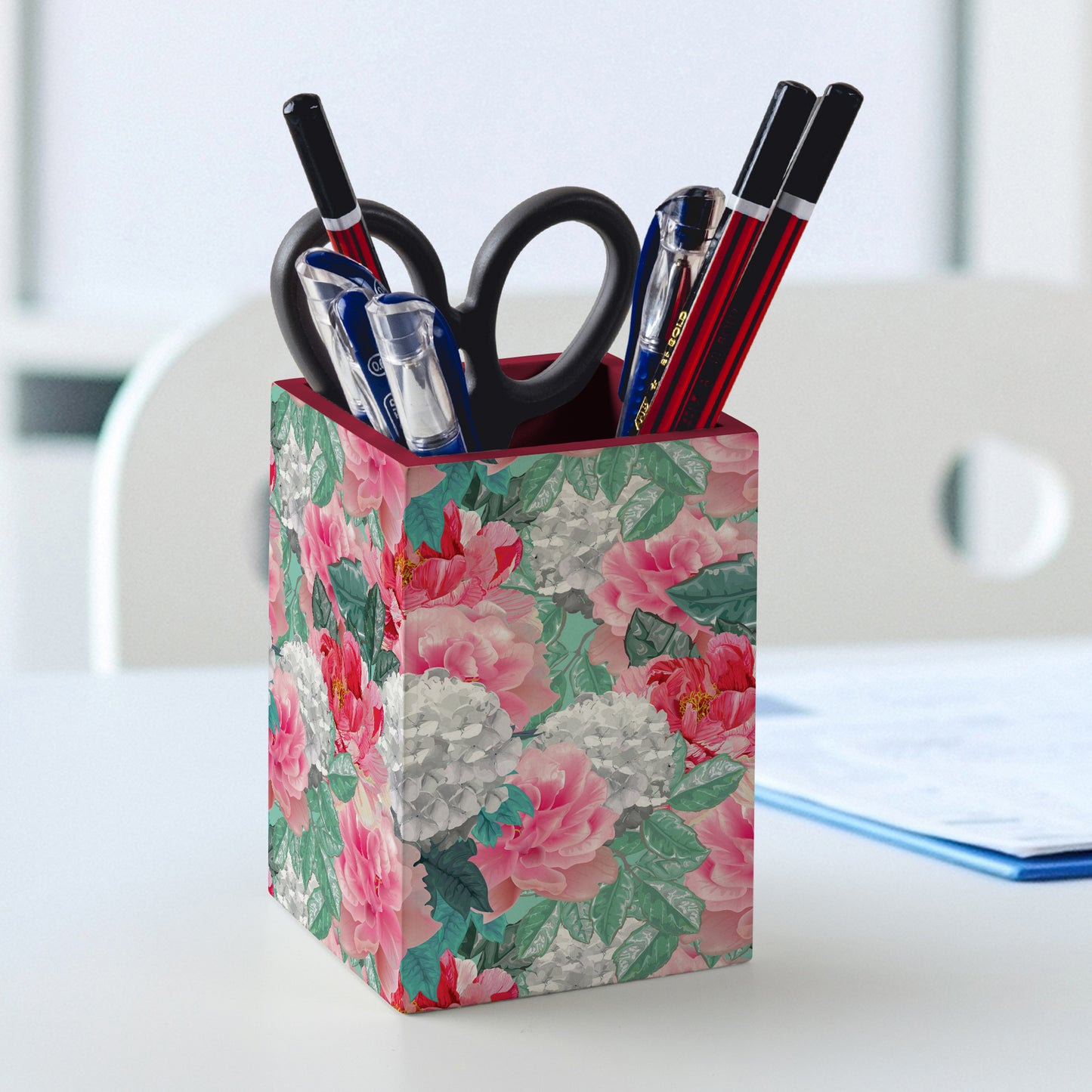 Red Chrys Pen Stand