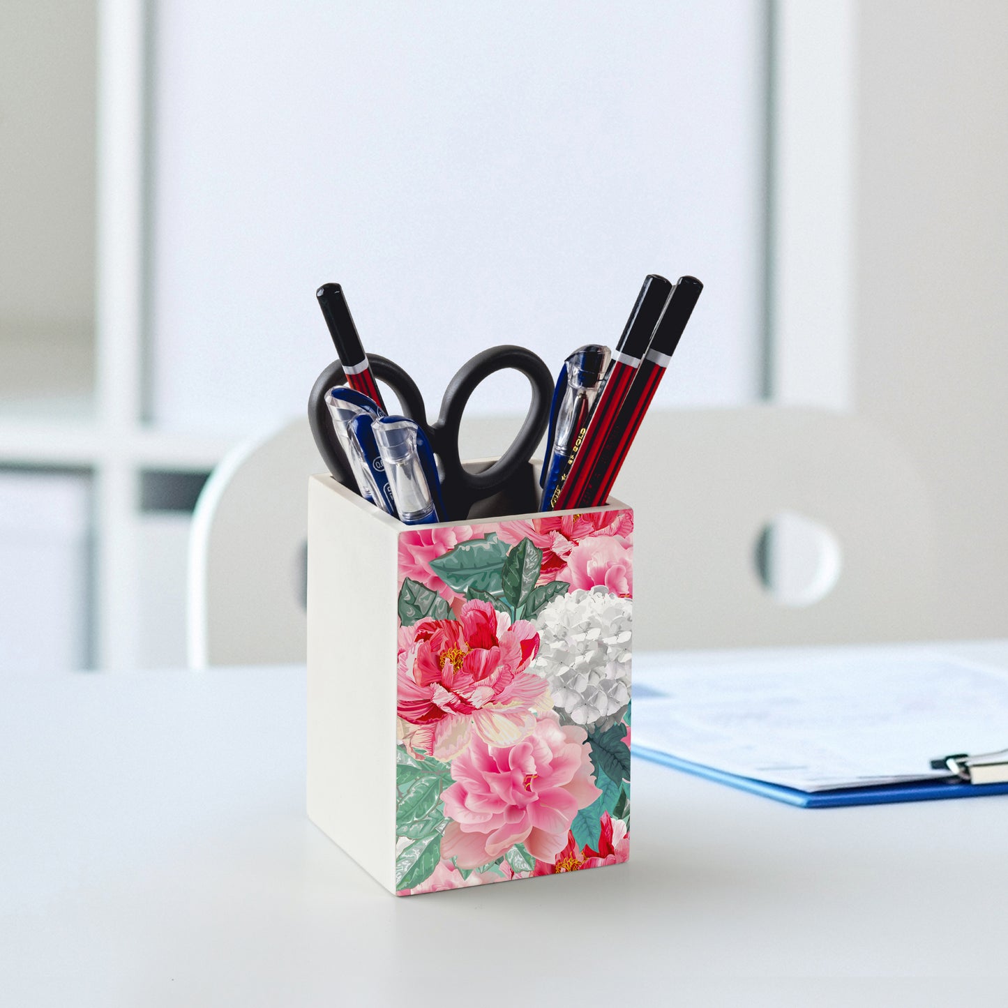 Red Chrys Pen Stand