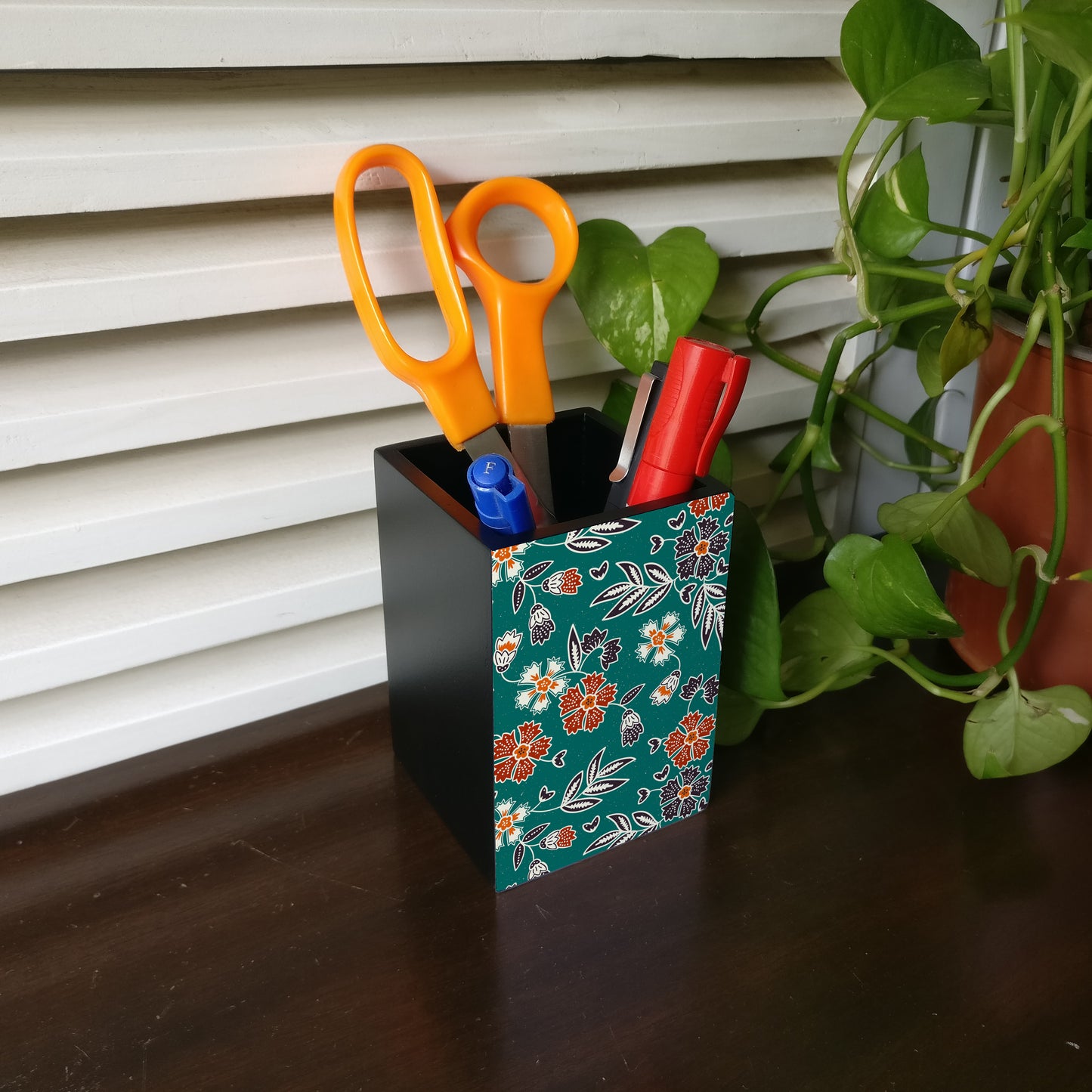 EmeraldBatik Pen Stand