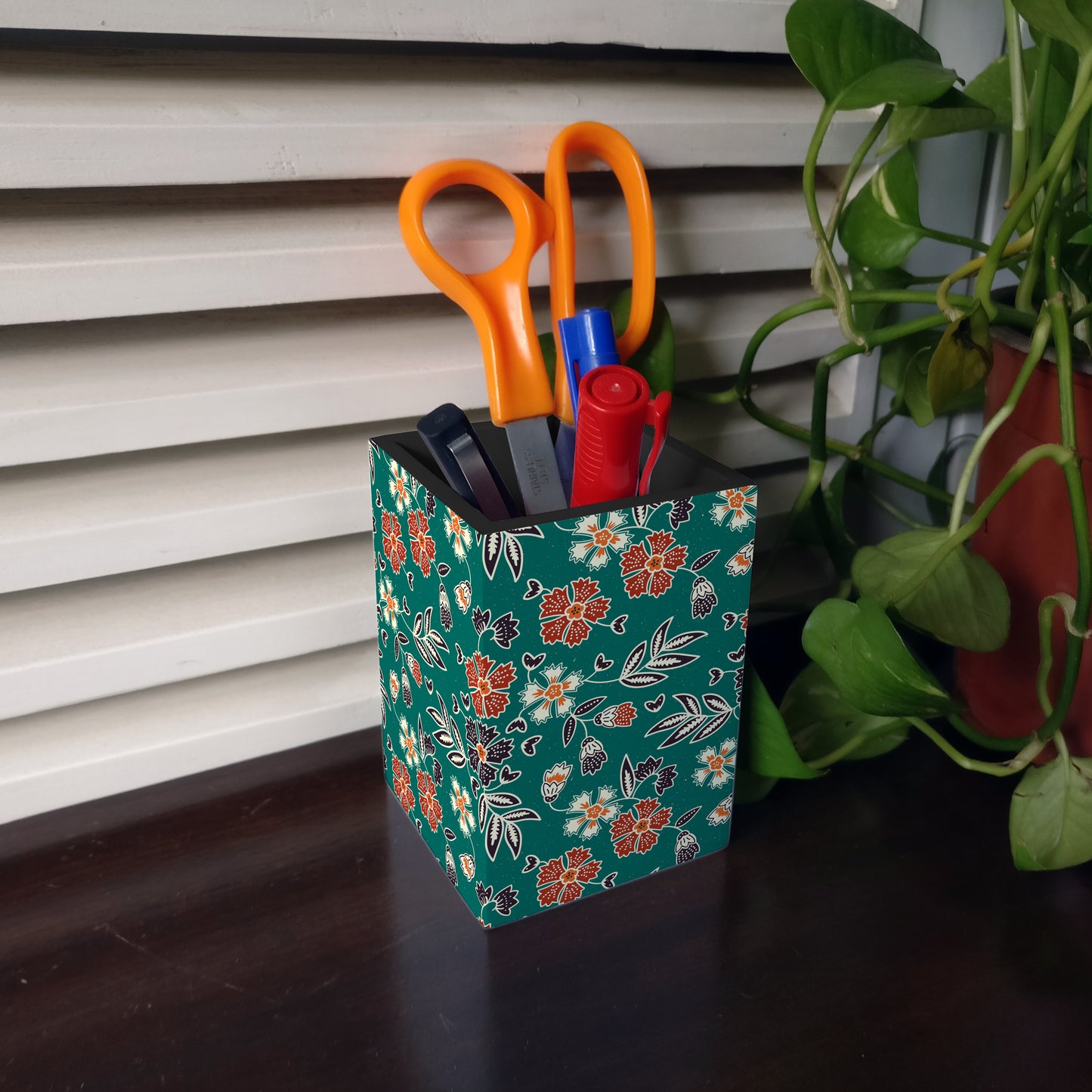 EmeraldBatik Pen Stand