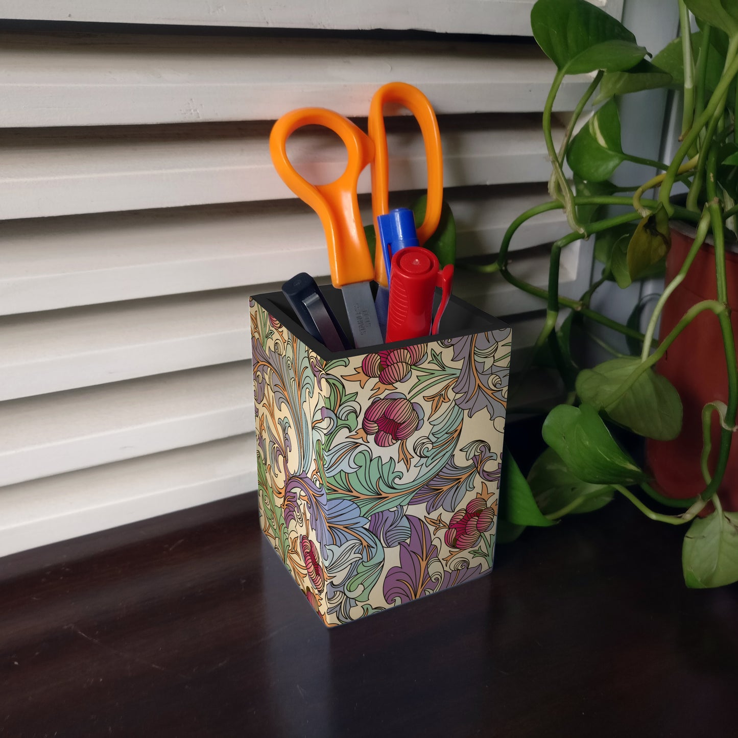 Ornate Flr Pen Stand