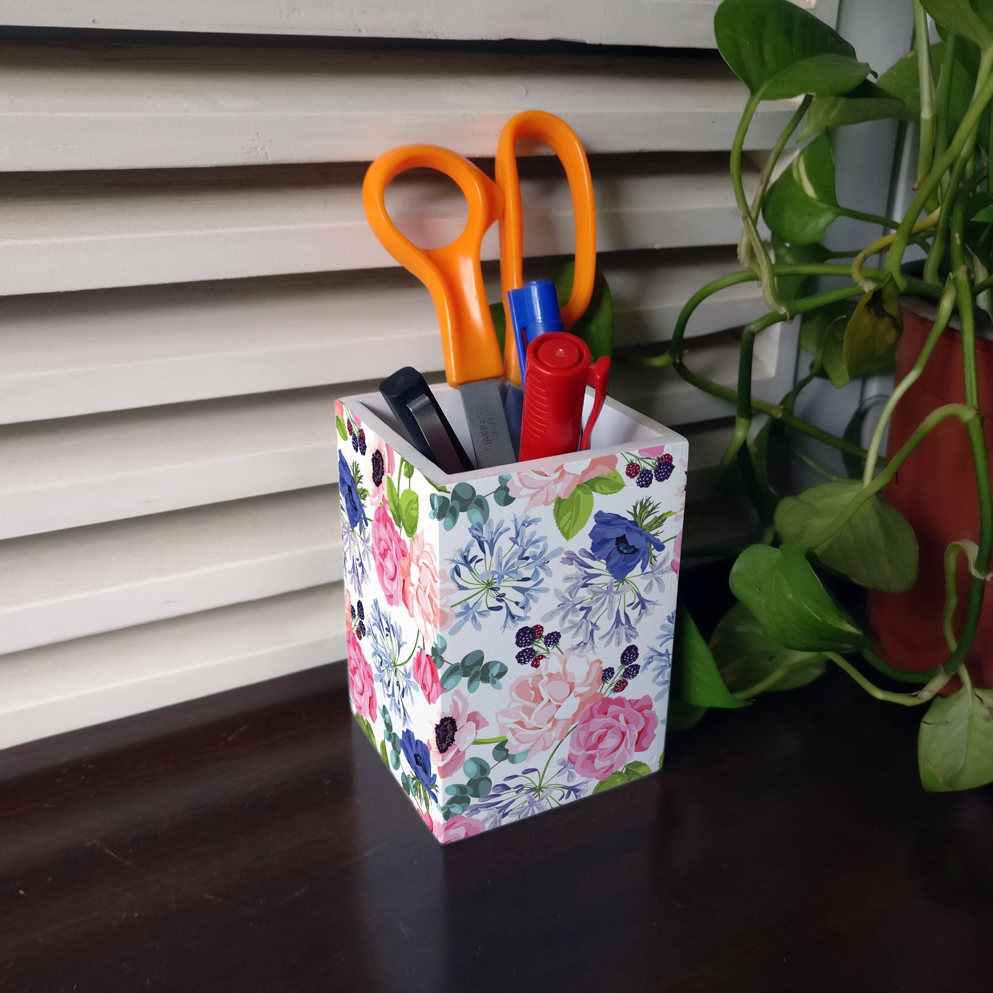 Roses Etc Pen Stand