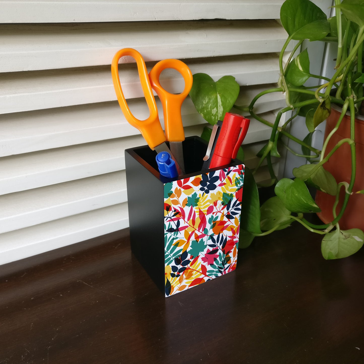 AutumnLeaves Pen Stand