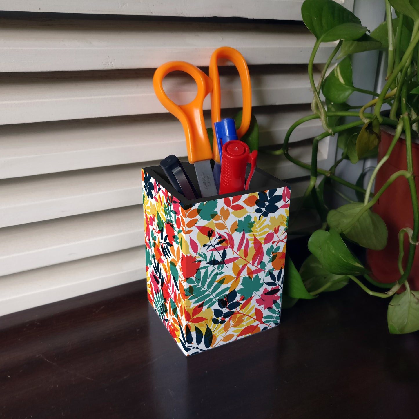 AutumnLeaves Pen Stand