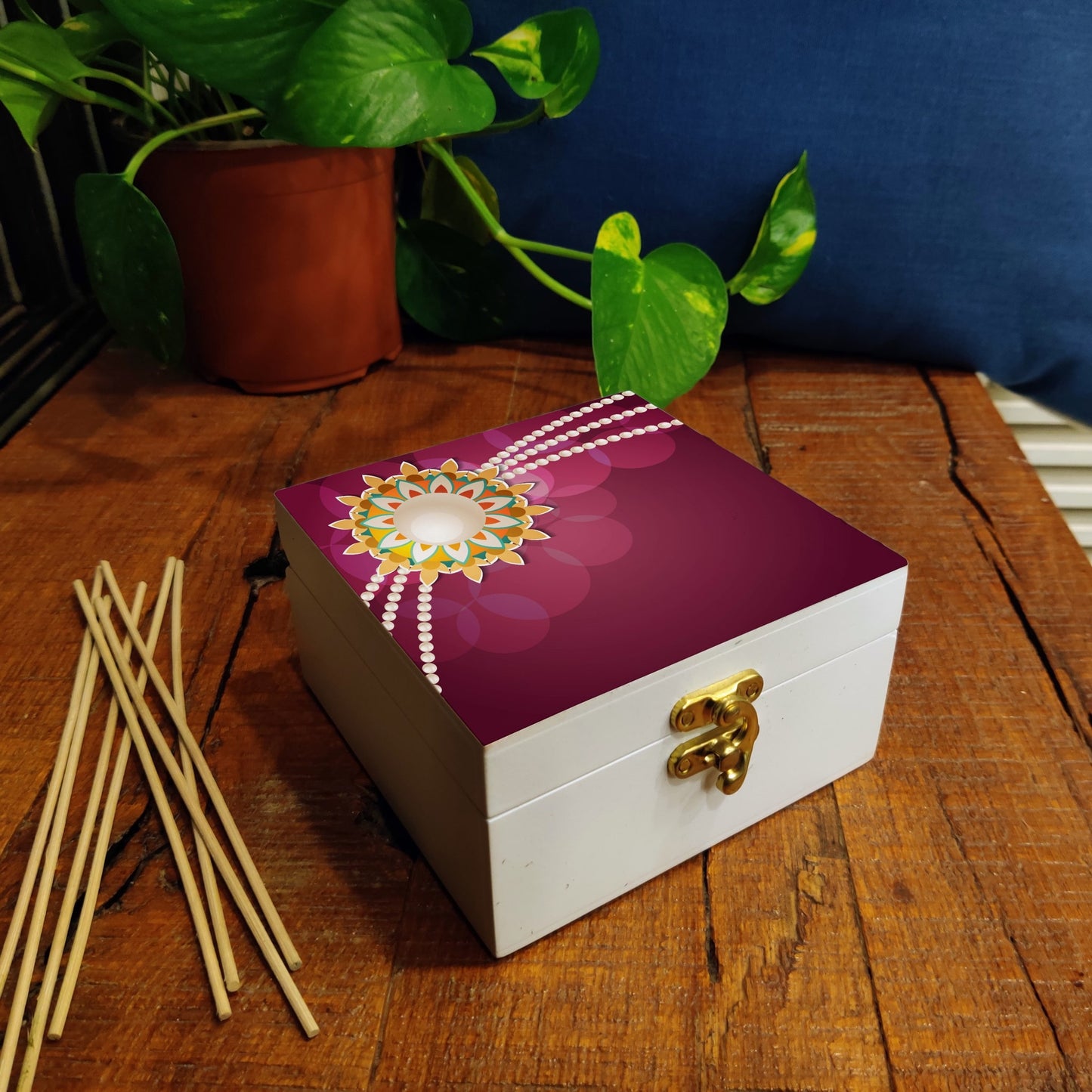 Rakhi Pearl Gift Box-S