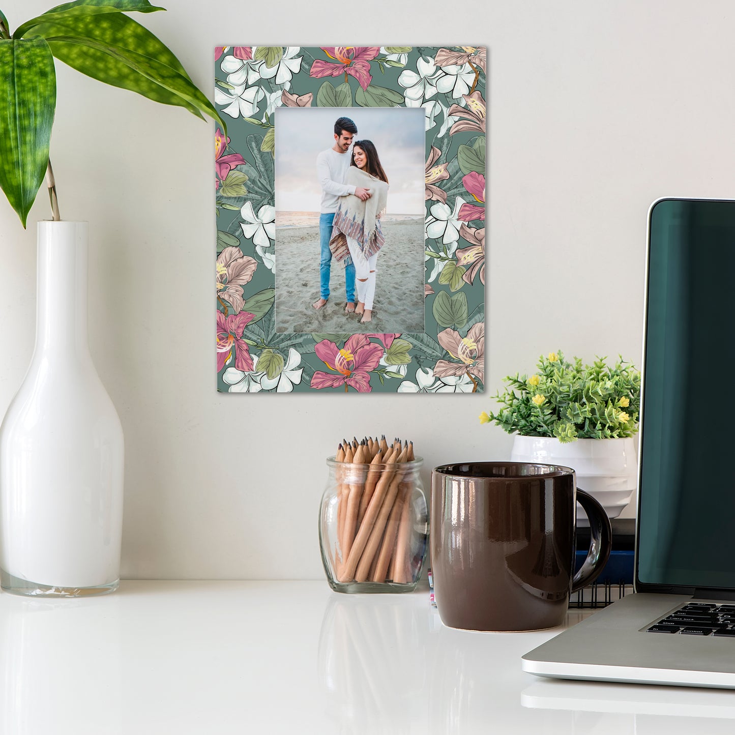 Vntg Jasmine PhotoFrame
