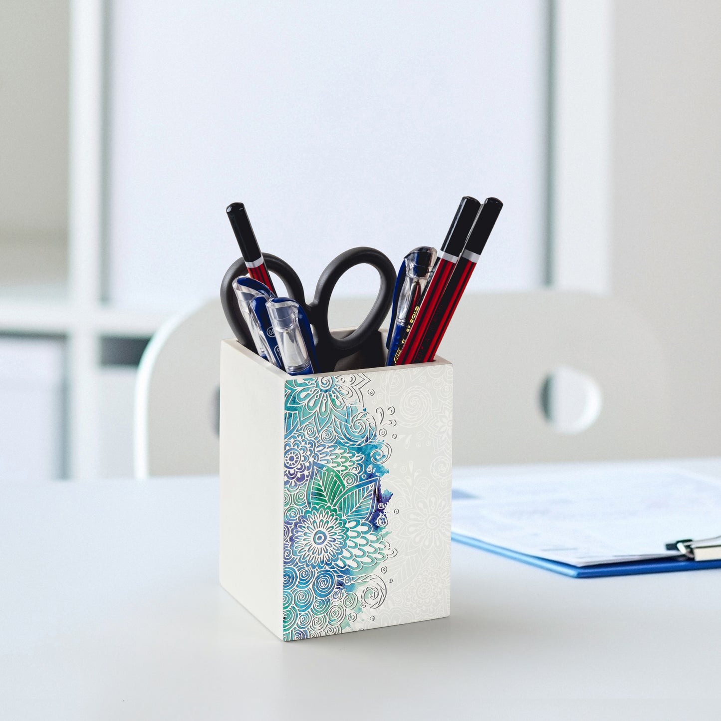 Abstract Flr Pen Stand
