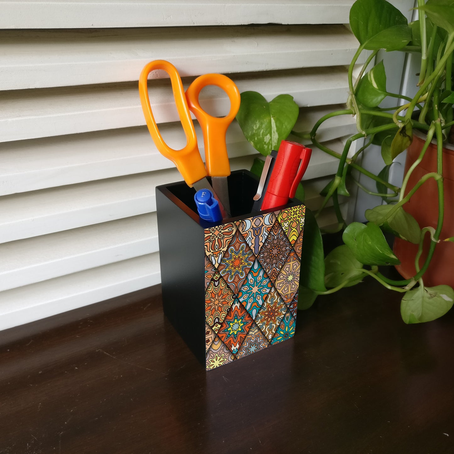 Diamond Pen Stand