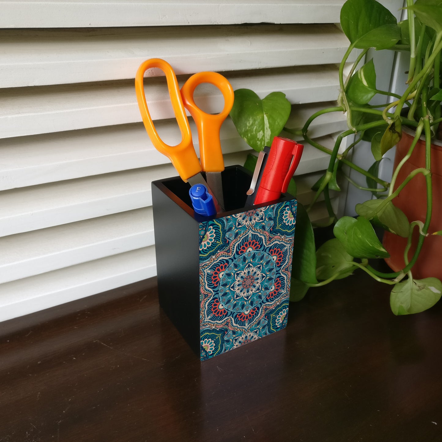 Sheesha Pen Stand