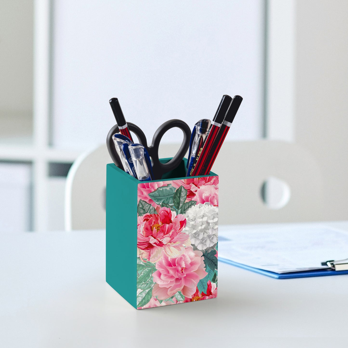 Red Chrys Pen Stand