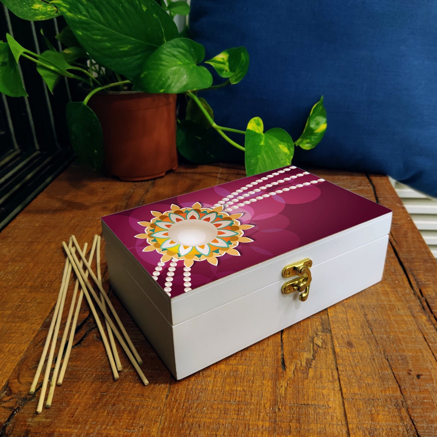Rakhi Pearl Gift Box-M