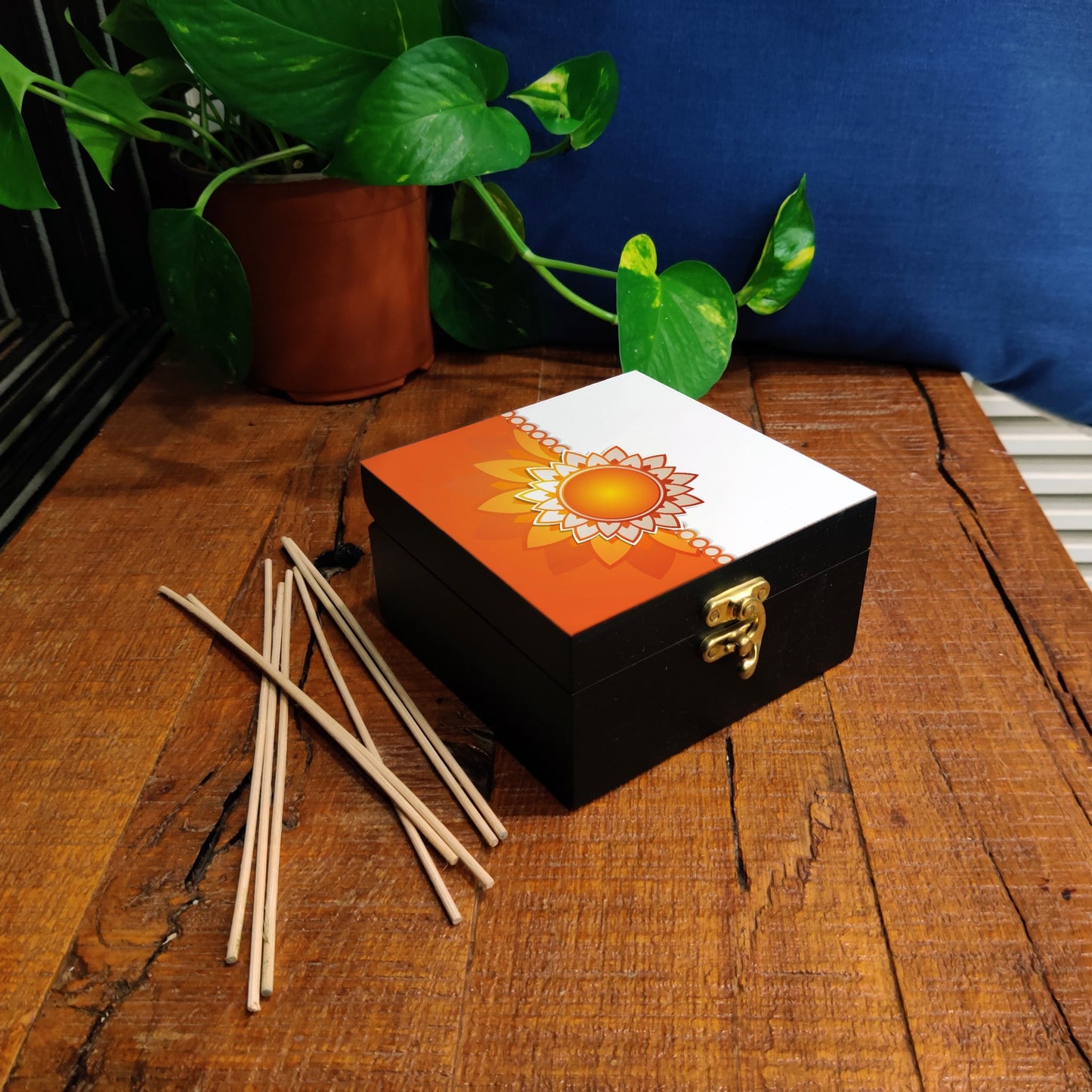Rakhee Orange Gift Box-S